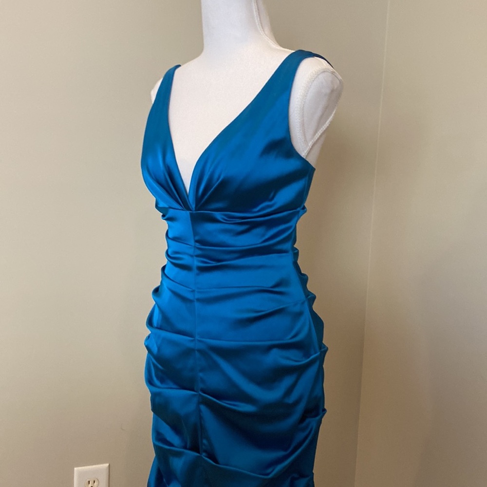 Peacock Blue Cocktail V-Neck Dress, Ruched, Form-Fitting - Picture 5 of 9